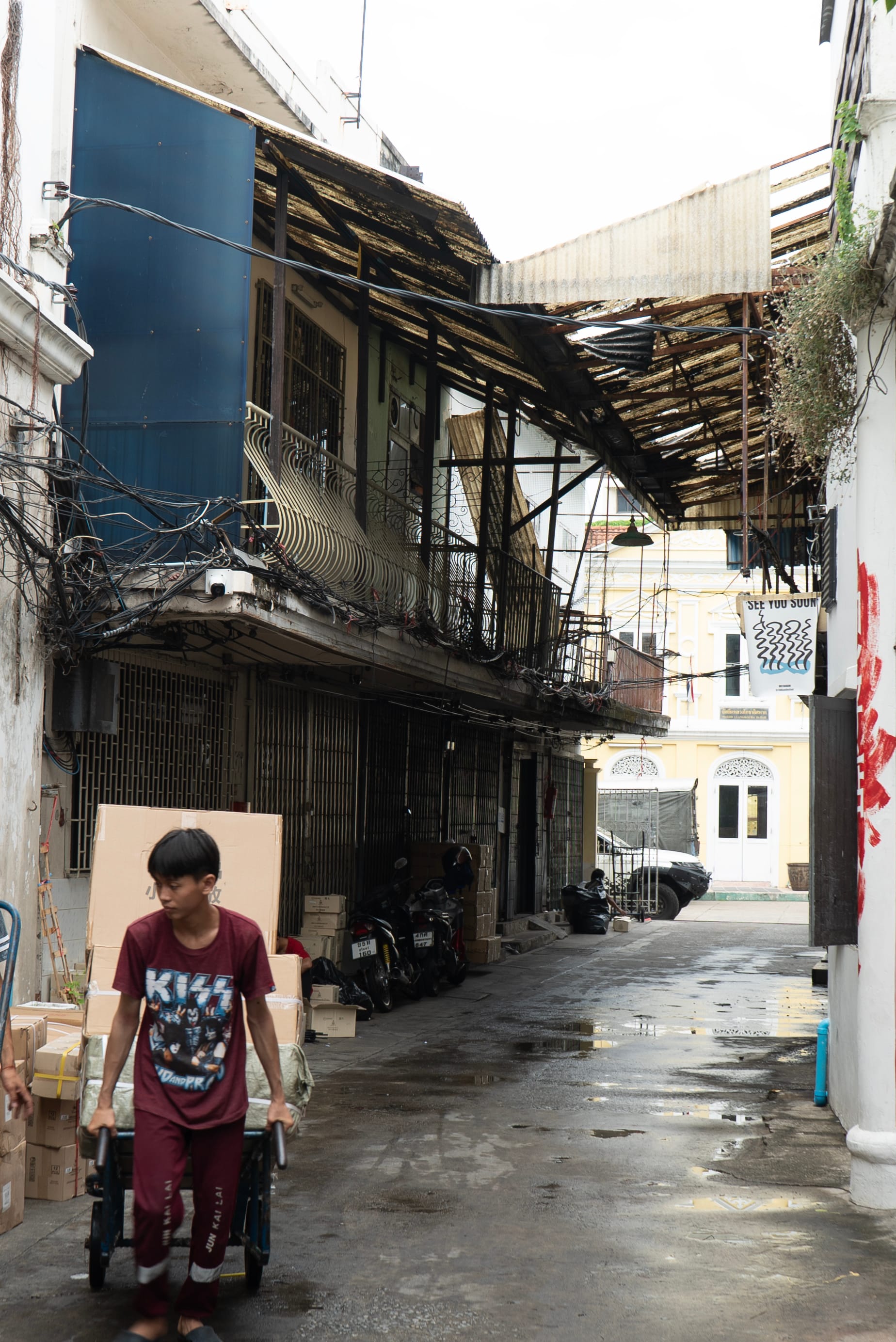 The lane outside TARS Unlimited in the Song Wat district, Bangkok